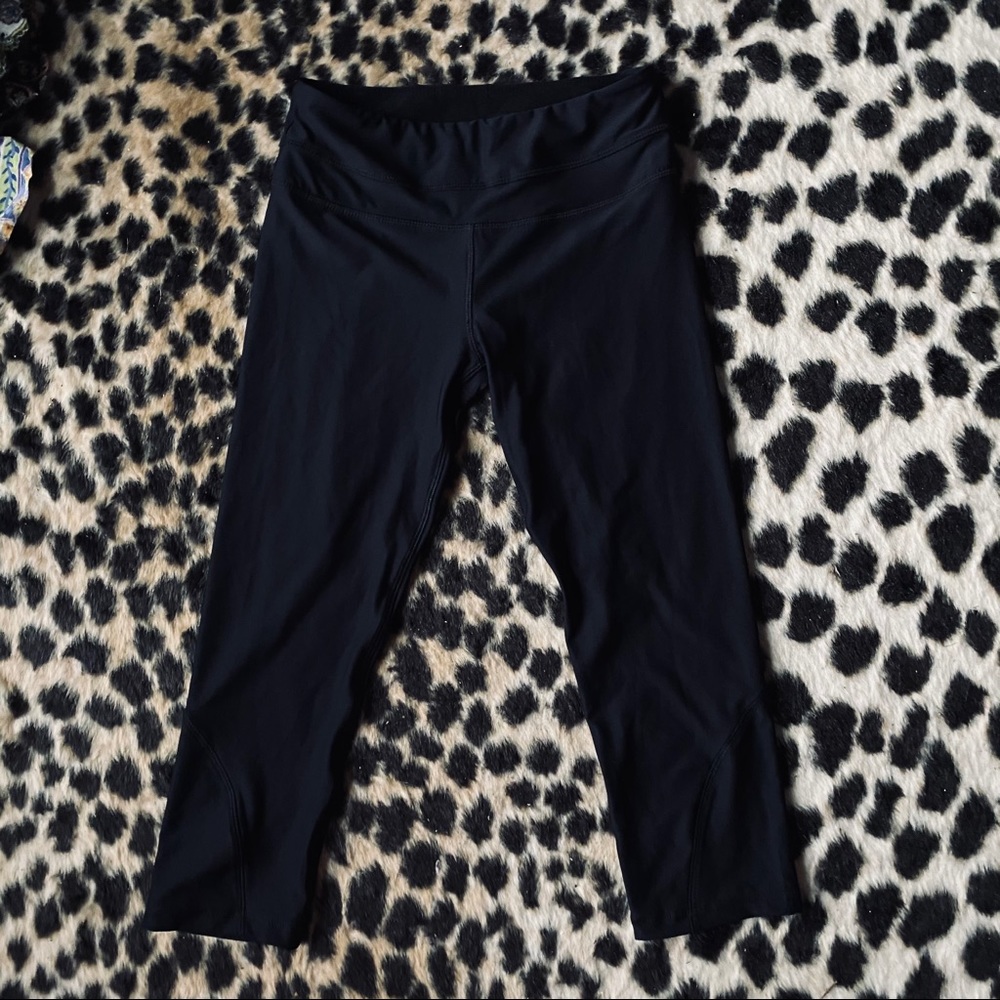 Black cropped workout leggings